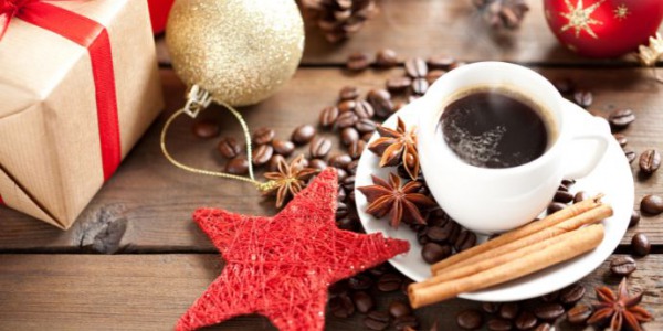 Kawa w zestawach świątecznych, czyli z czym najchętniej pijemy kawę 