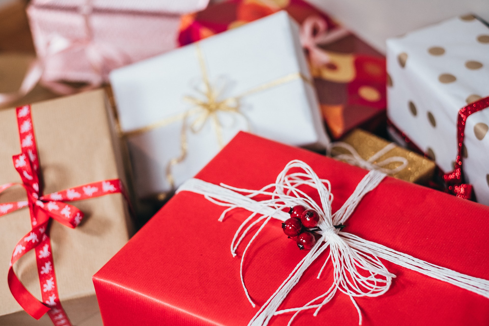 Tradycja obdarowywania się prezentami - dlaczego dajemy sobie prezenty na Święta?