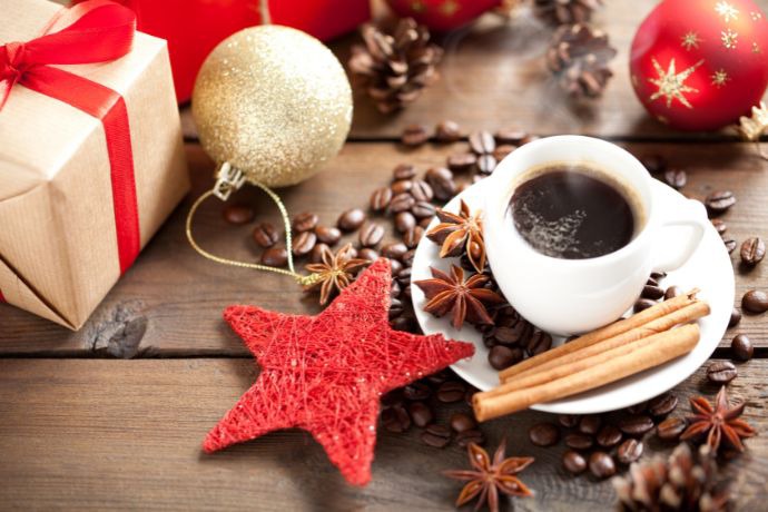 Kawa w zestawach świątecznych, czyli z czym najchętniej pijemy kawę 